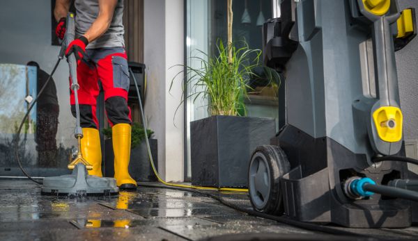 Commercial Pressure Cleaning in West Bend