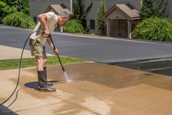 Cost of Concrete Pressure Cleaning in West Bend